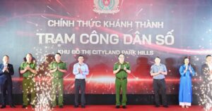 Trạm Công dân số đưa dịch vụ công và y tế số ‘chạm cửa’ người dân