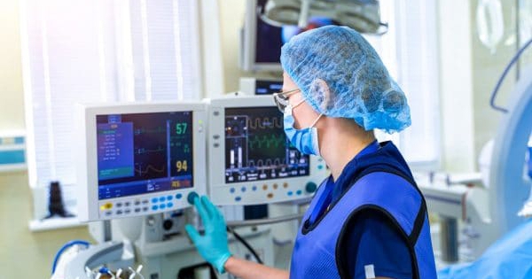 Bộ Y tế yêu cầu bảo đảm cung ứng thiết bị y tế phục vụ khám chữa bệnh