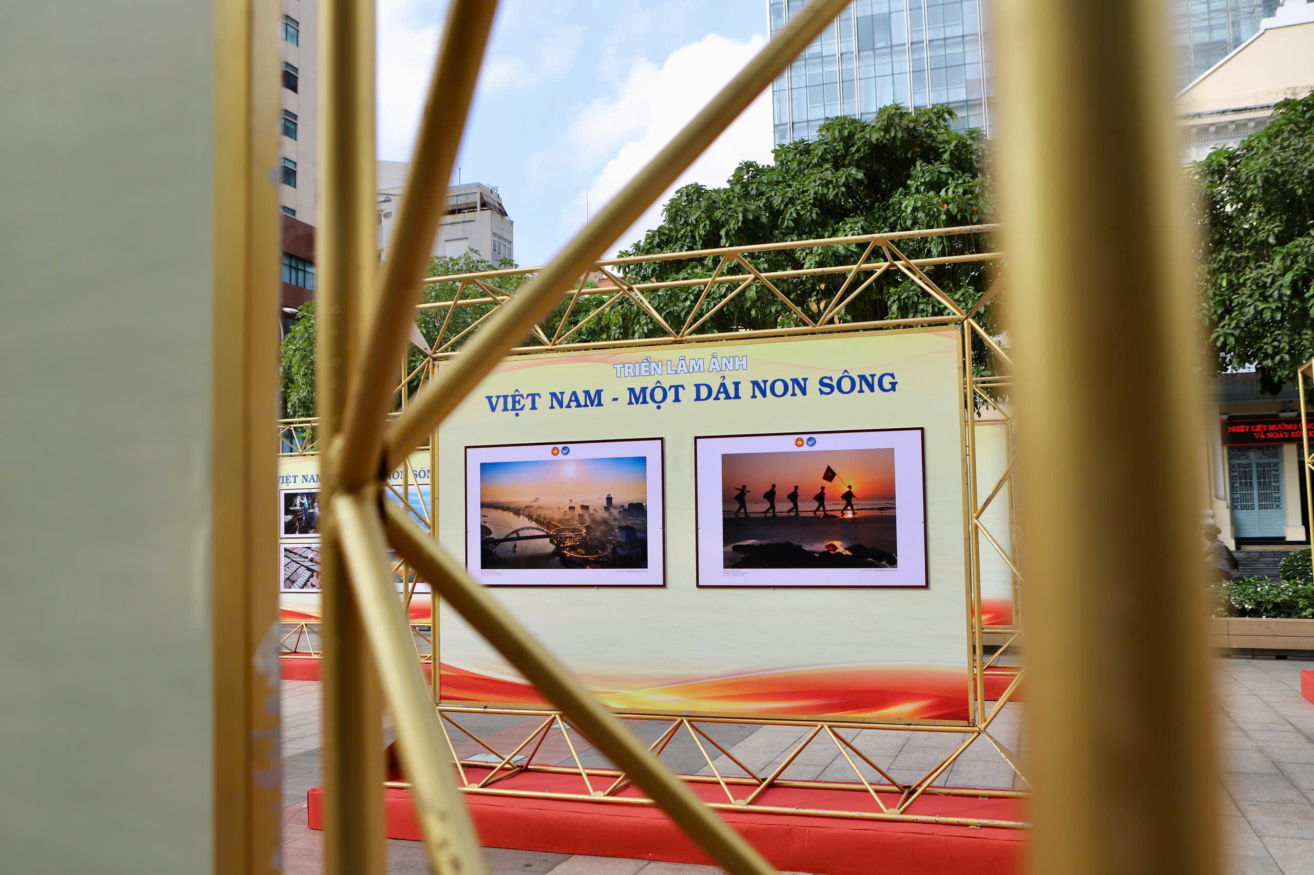 TPHCM trưng bày hơn 300 tác phẩm tái hiện lịch sử hào hùng của dân tộc- Ảnh 11.