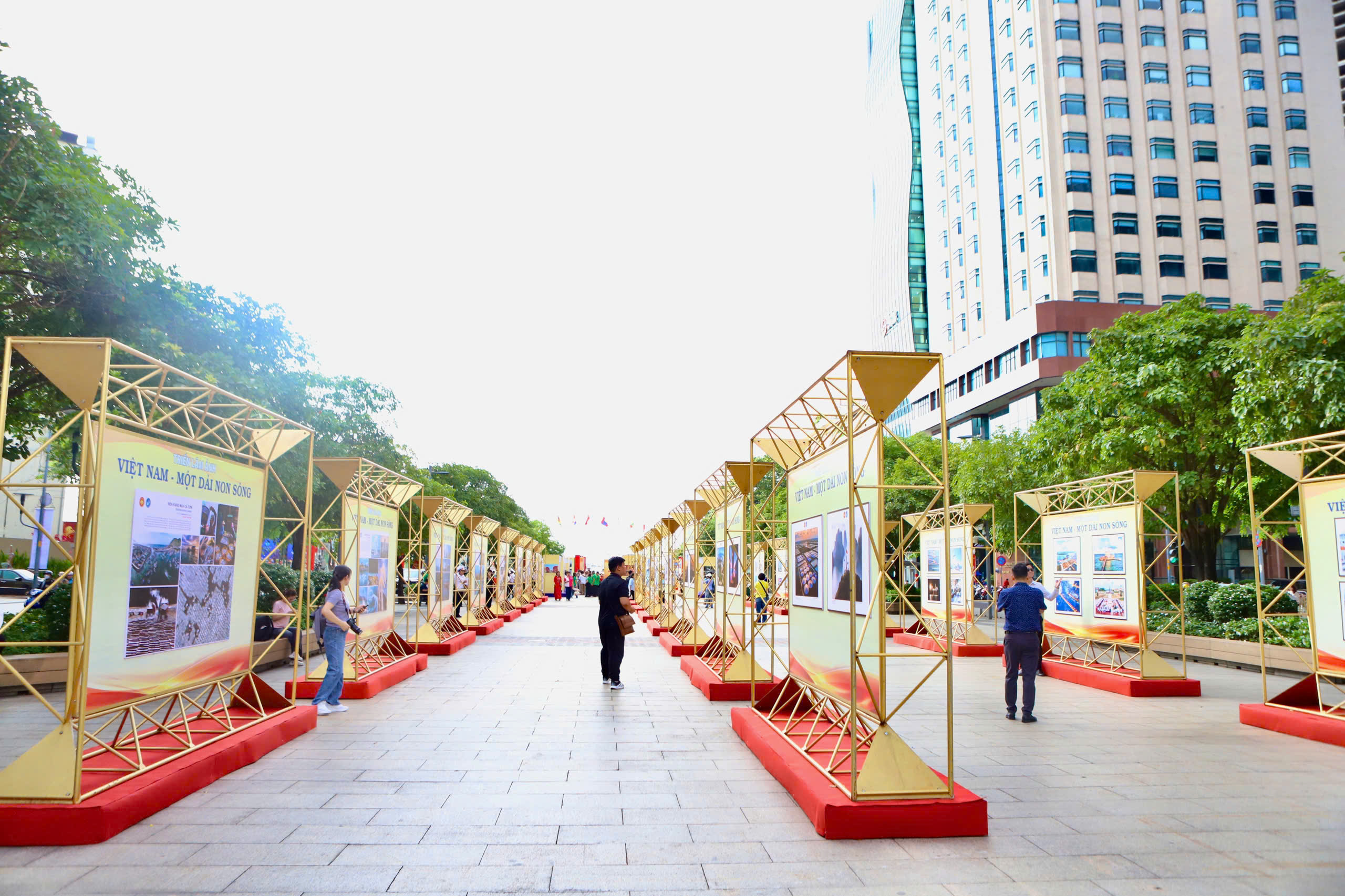 TPHCM trưng bày hơn 300 tác phẩm tái hiện lịch sử hào hùng của dân tộc- Ảnh 12.