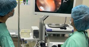 Từ ca bệnh nuốt 3 bàn chải đánh răng, cảnh báo biến chứng nguy hiểm bởi dị vật ‘quá khổ’