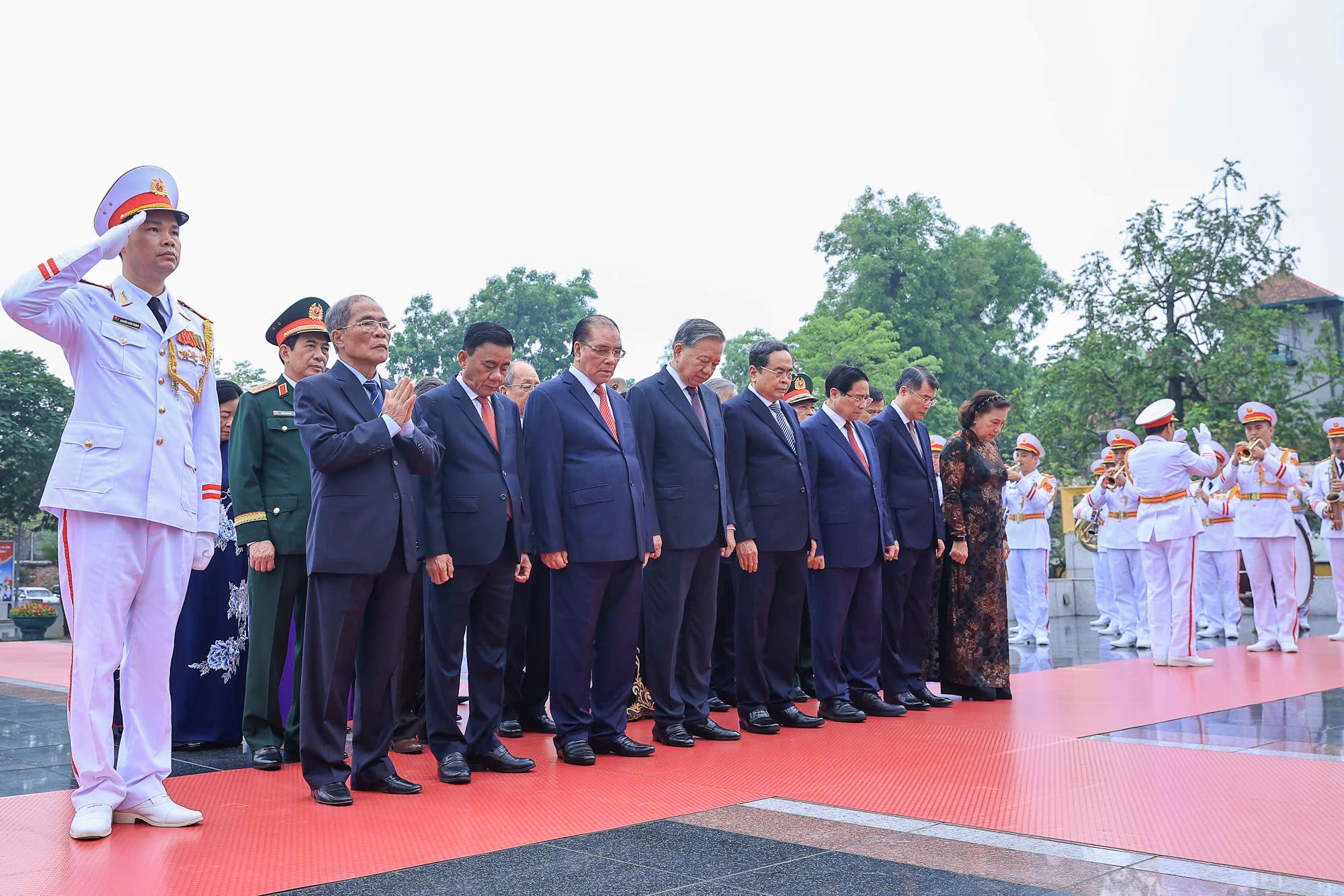 Lãnh đạo Đảng, Nhà nước viếng Chủ tịch Hồ Chí Minh và tưởng niệm các Anh hùng liệt sĩ- Ảnh 3.