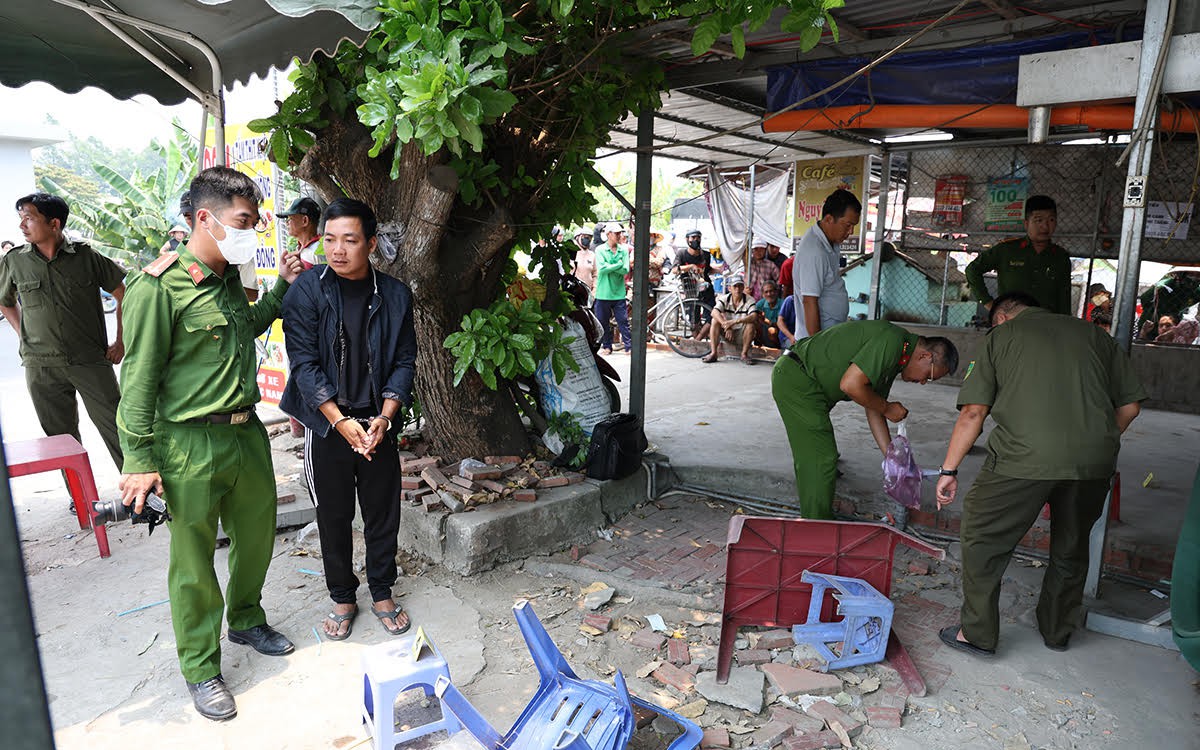 Gã đàn ông chém chết bạn gái rồi uống thuốc khử khuẩn tự tử- Ảnh 2.