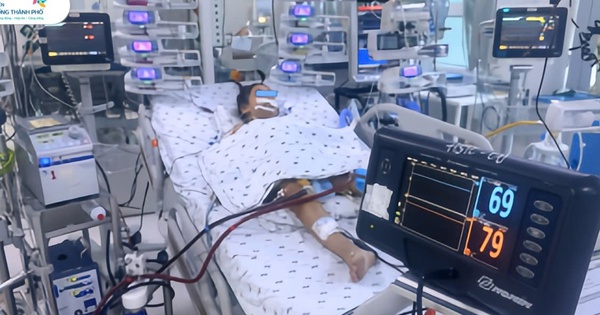 Bé 11 tuổi bị co giật do biến chứng viêm cầu thận sau viêm họng liên cầu