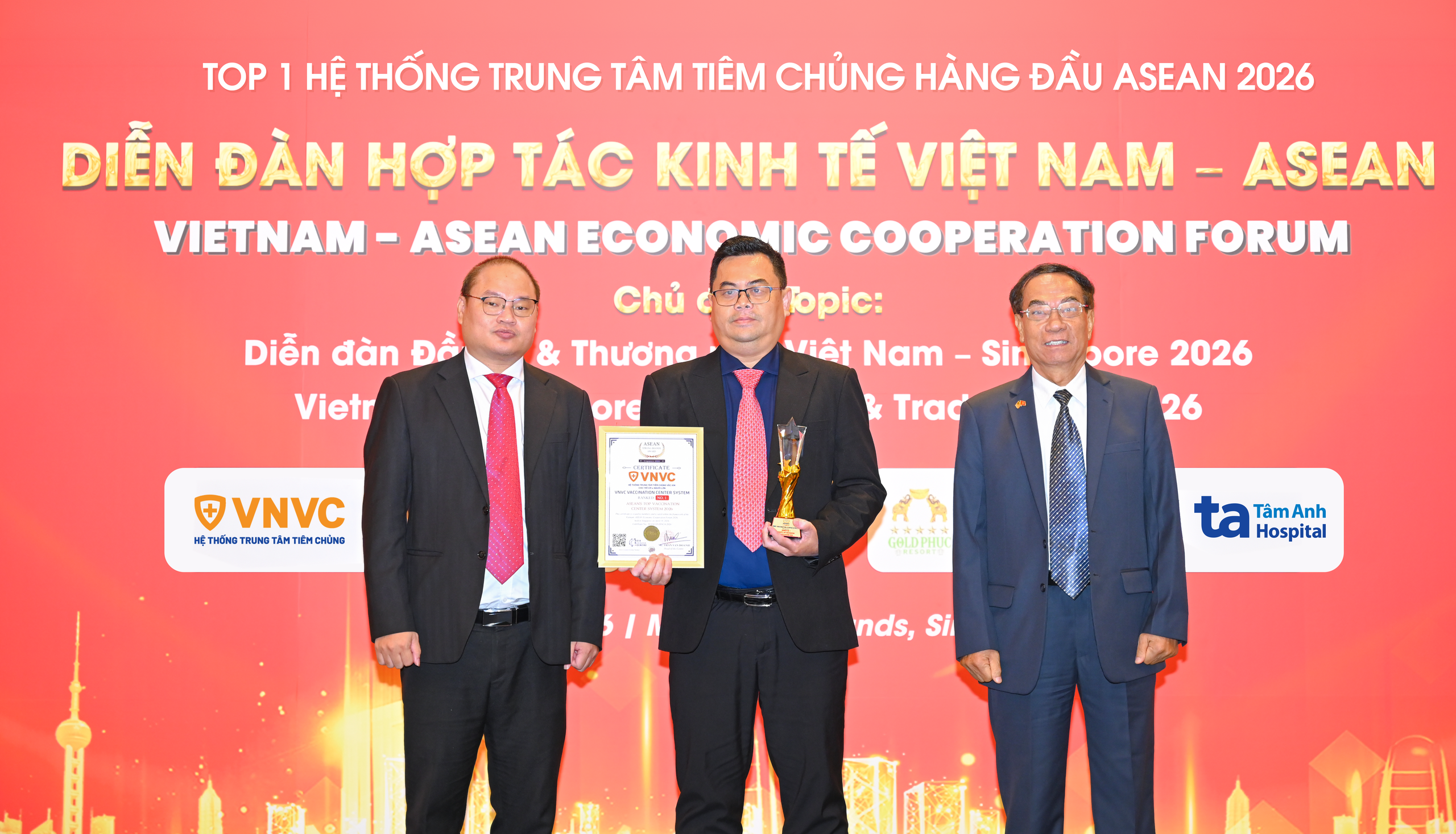 VNVC nhận giải hệ thống tiêm chủng vắc xin top 1 Đông Nam Á và hai danh hiệu danh giá của ASEAN- Ảnh 1.