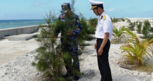 Nâng chất lượng trồng cây, từng bước phủ xanh Trường Sa