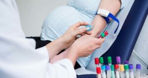 Thai phụ trẻ phát hiện sùi mào gà lan rộng chỉ sau vài tuần