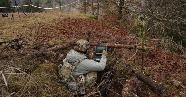 Mỹ lần đầu gắn đạn xuyên hầm lên UAV cảm tử