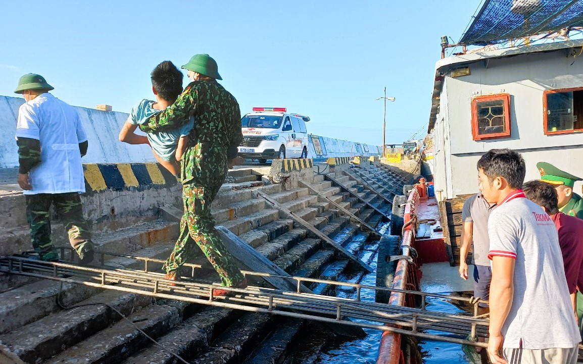 Y tế Bạch Long Vĩ, Hải Phòng: Vượt khó, cứu người bệnh nơi trùng khơi