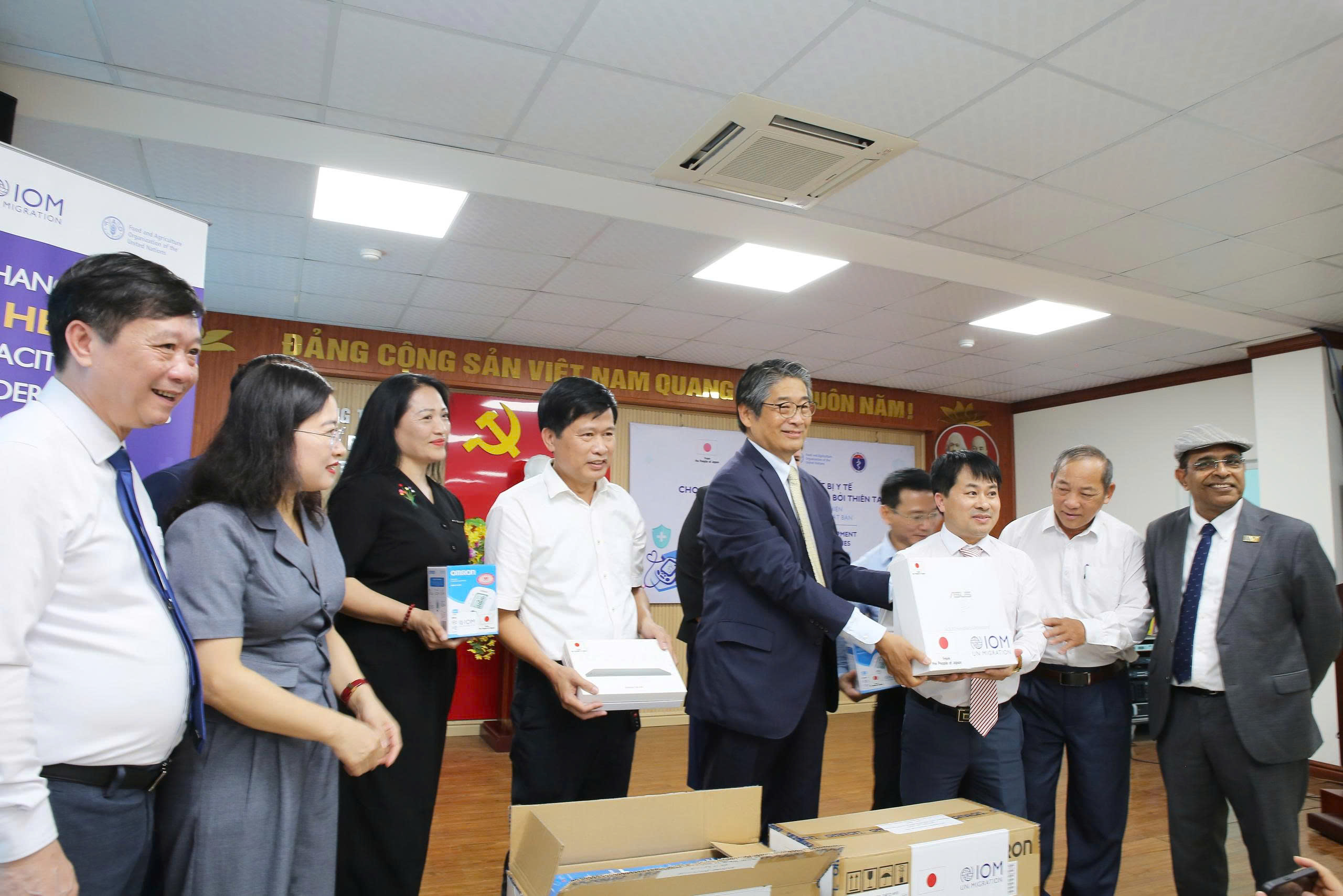 Hà Tĩnh tiếp nhận nguồn viện trợ y tế 2,28 tỷ đồng- Ảnh 3.