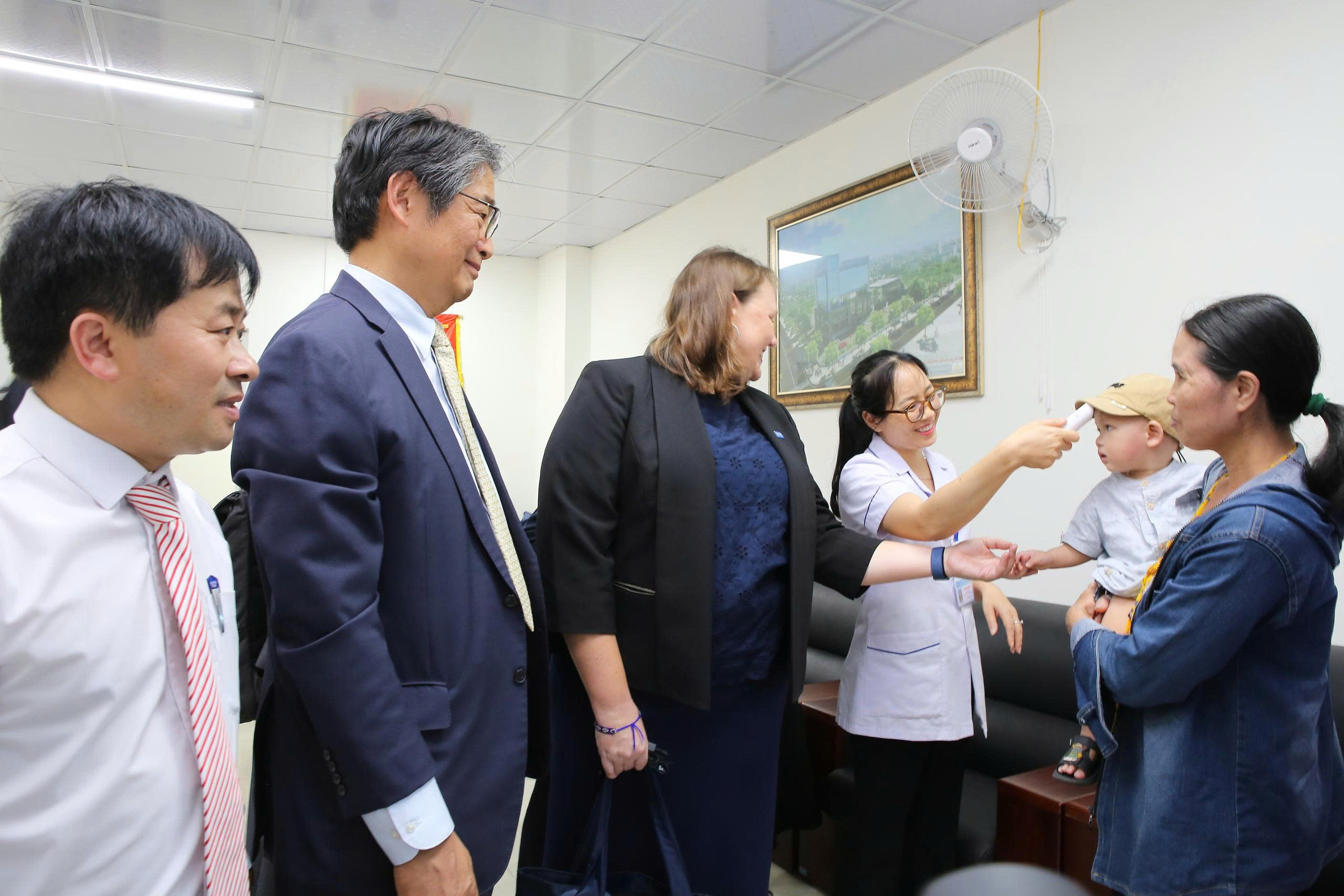 Hà Tĩnh tiếp nhận nguồn viện trợ y tế 2,28 tỷ đồng- Ảnh 4.