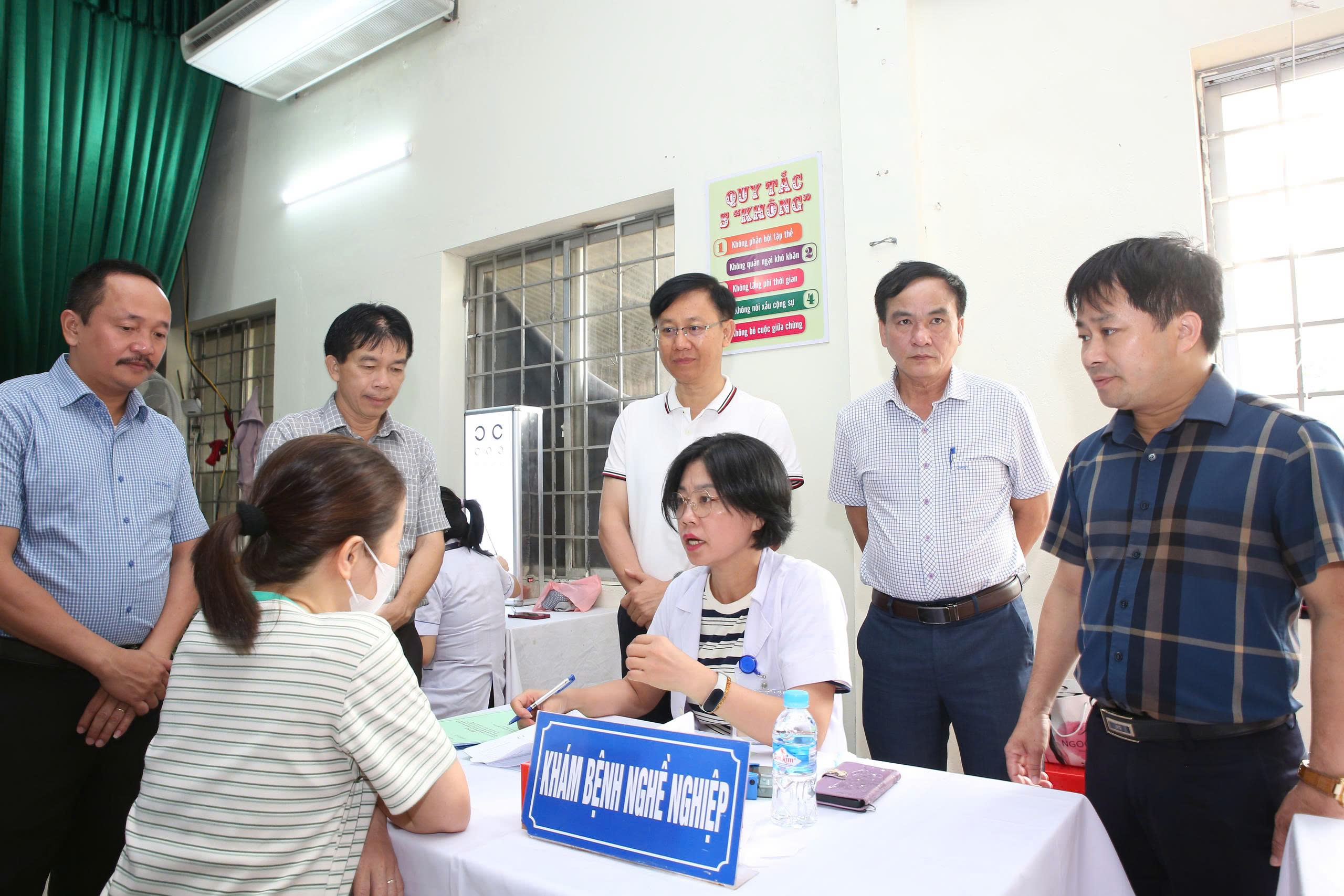 Ngày Sức khỏe toàn dân 7/4: Hà Tĩnh khám sức khỏe miễn phí gần 200 lao động - Ảnh 1.