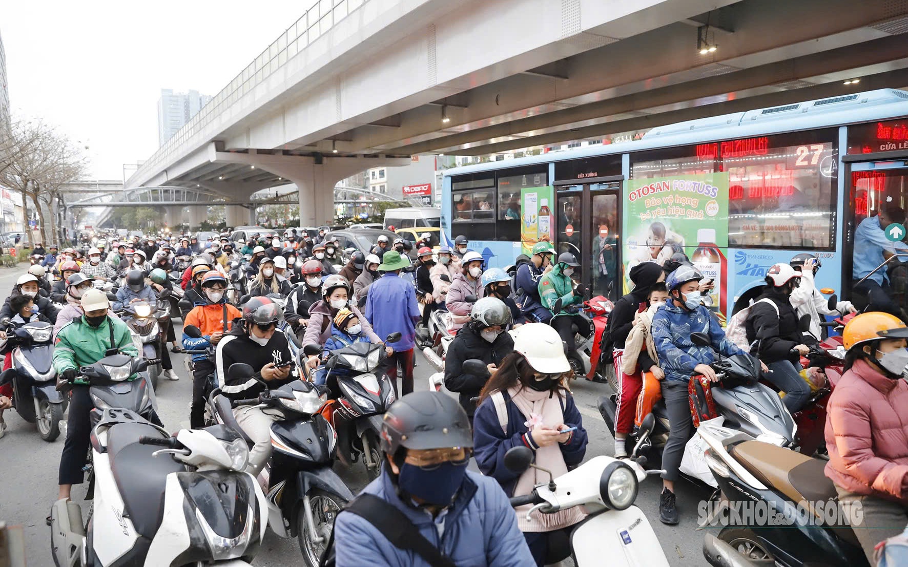 Giải cứu du khách người Mỹ nặng gần 300kg mắc kẹt trong nhà vệ sinh- Ảnh 2.