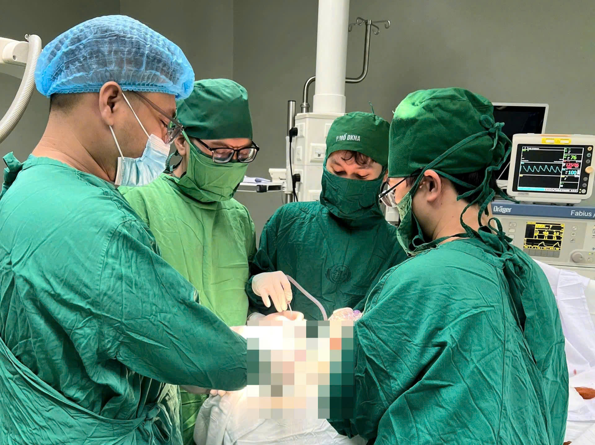 Cấp cứu, phẫu thuật kịp thời 5 bệnh nhân đa chấn thương nặng- Ảnh 1.