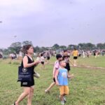 Thả diều – thú vui ‘gây nghiện’ mới của nhiều người Hà Nội: Mưa cũng chơi, tối vẫn đông kín bãi