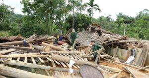 Lốc cuốn sập nhà sàn, một học sinh lớp 7 tử vong