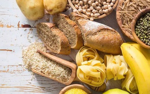 Có nên cắt hoàn toàn tinh bột để giữ dáng ở tuổi tiền mãn kinh?