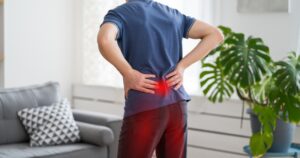 Nguyên nhân, phương pháp điều trị đau lưng lan xuống mông và chân