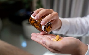 Virus Hanta gây lo ngại, làm gì để tăng sức đề kháng bảo vệ cơ thể?- Ảnh 2. Có nên uống vitamin tổng hợp hàng ngày để tăng sức đề kháng?