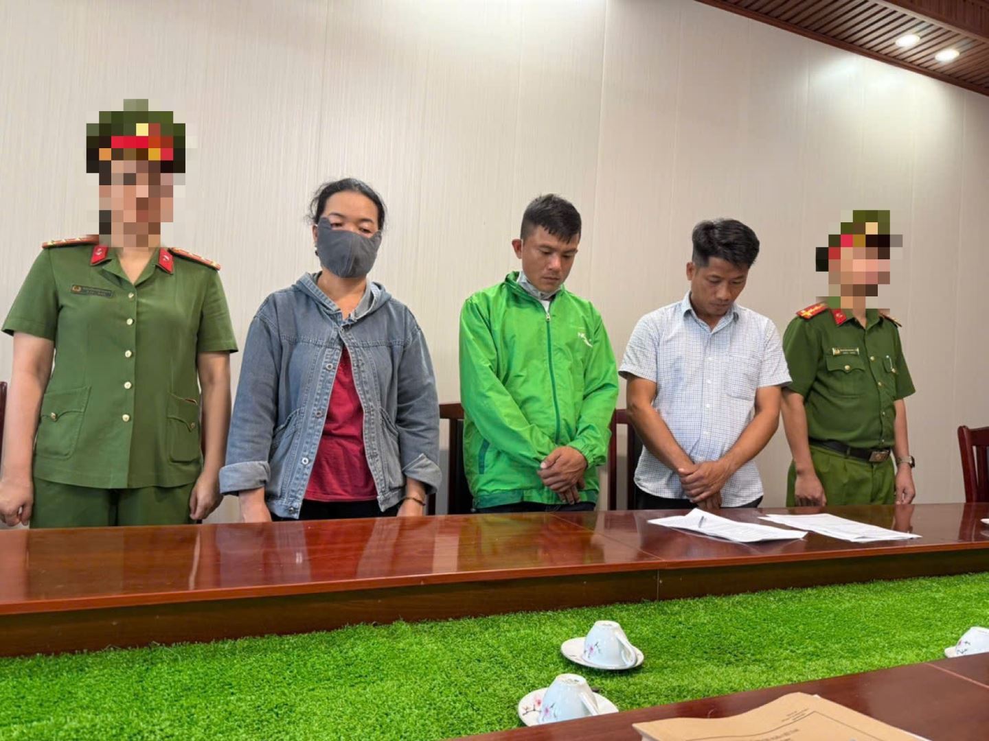 Các đối tượng (từ trái sang phải) gồm: Lê Thị Kim Trang, Trần Thanh Hùng, Võ Thanh Tùng. Ảnh: CAKH
