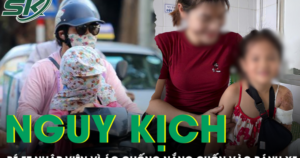 Bé gái nguy kịch vì áo chống nắng cuốn vào bánh xe máy, đứt động mạch cánh tay