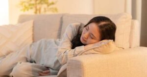 Chỉ 5 phút tập mỗi tối sẽ giúp bạn ngủ ngon hơn
