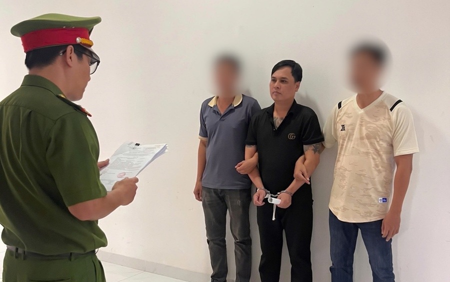 Công an Đồng Tháp triệt phá cơ sở ANA KIM sản xuất kem trộn, mỹ phẩm- Ảnh 2.