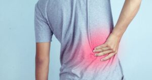 Đau lưng kéo dài, cảnh giác với trượt đốt sống thắt lưng