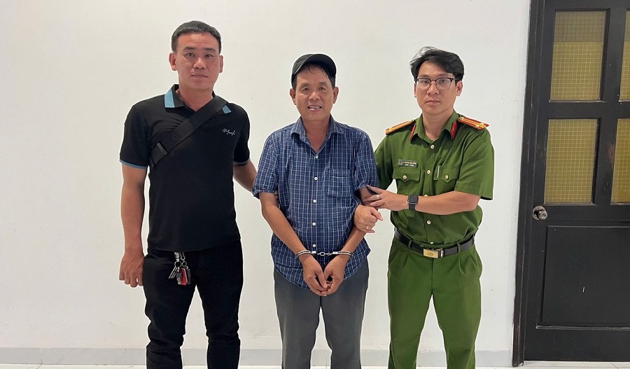 Bắt đối tượng truy nã đặc biệt sau nhiều năm lẩn trốn dưới vỏ bọc buôn hải sản- Ảnh 1.