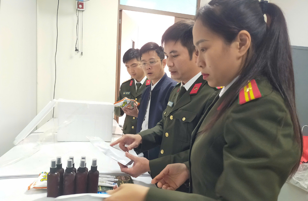 Tìm bị hại vụ lương y gia truyền 3 đời dỏm tại phòng chẩn trị Hoàng Minh Đường- Ảnh 3.