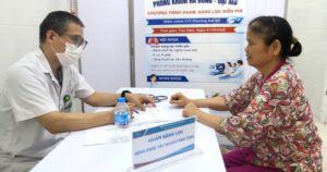 Tổ chức khám sức khỏe định kỳ, khám sàng lọc miễn phí cho người dân