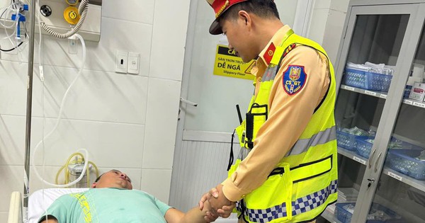 CSGT Nghệ An kịp thời hỗ trợ hai trường hợp nghi đột quỵ, kiệt sức
