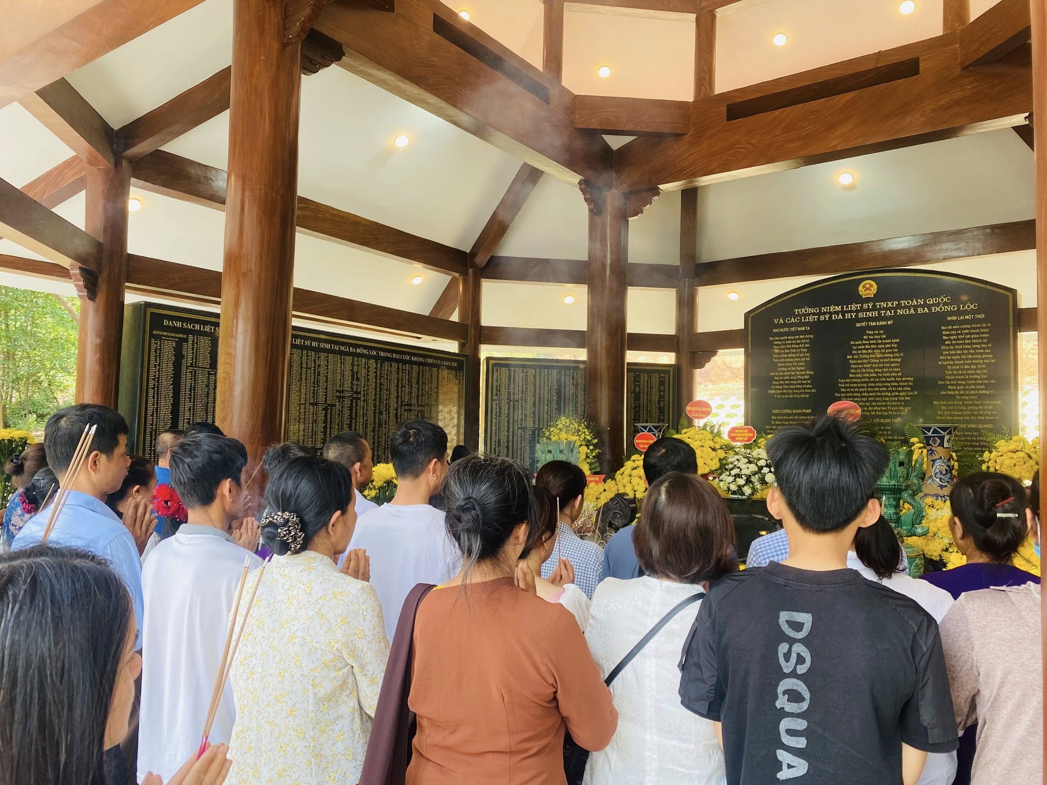 Tri ân tại Ngã ba Đồng Lộc- Ảnh 4.