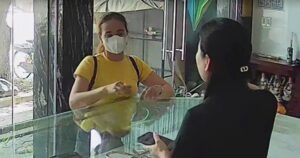Công an truy tìm cặp đôi cướp vàng giữa ban ngày