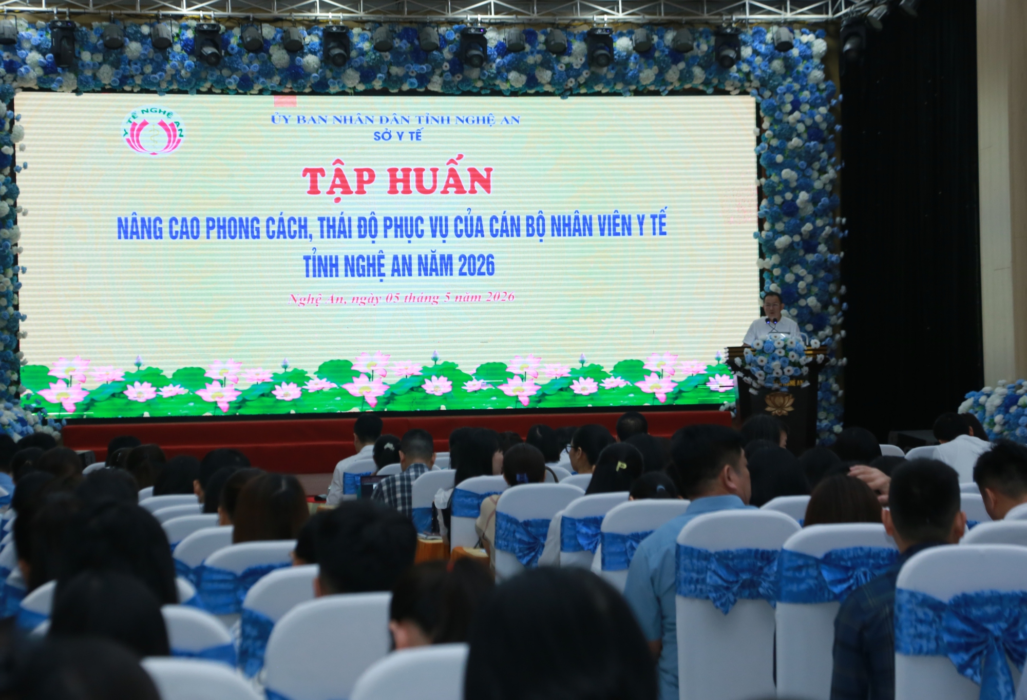 Y tế Nghệ An đổi mới phong cách phục vụ, lấy người bệnh làm trung tâm- Ảnh 1.