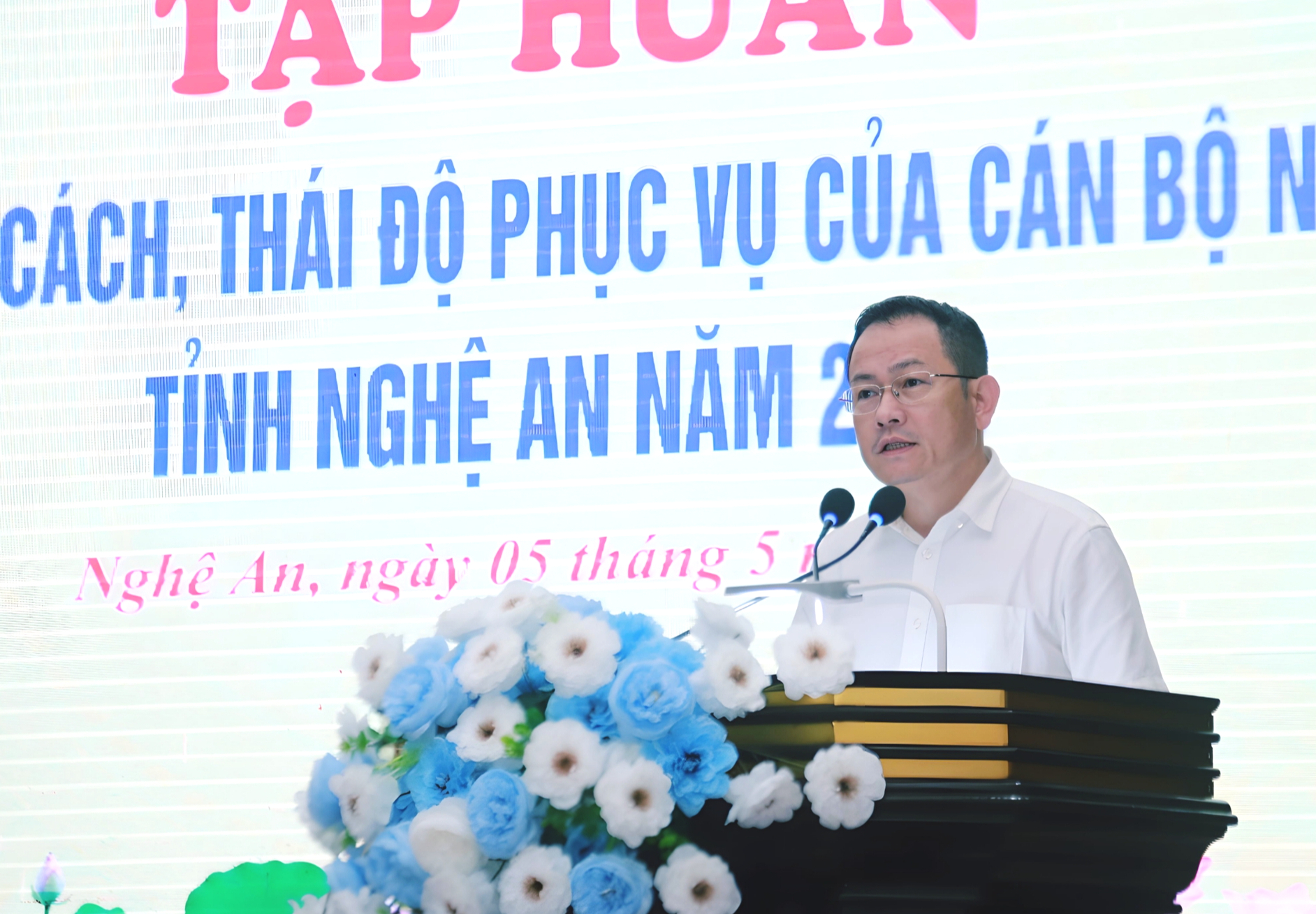 Y tế Nghệ An đổi mới phong cách phục vụ, lấy người bệnh làm trung tâm- Ảnh 2.