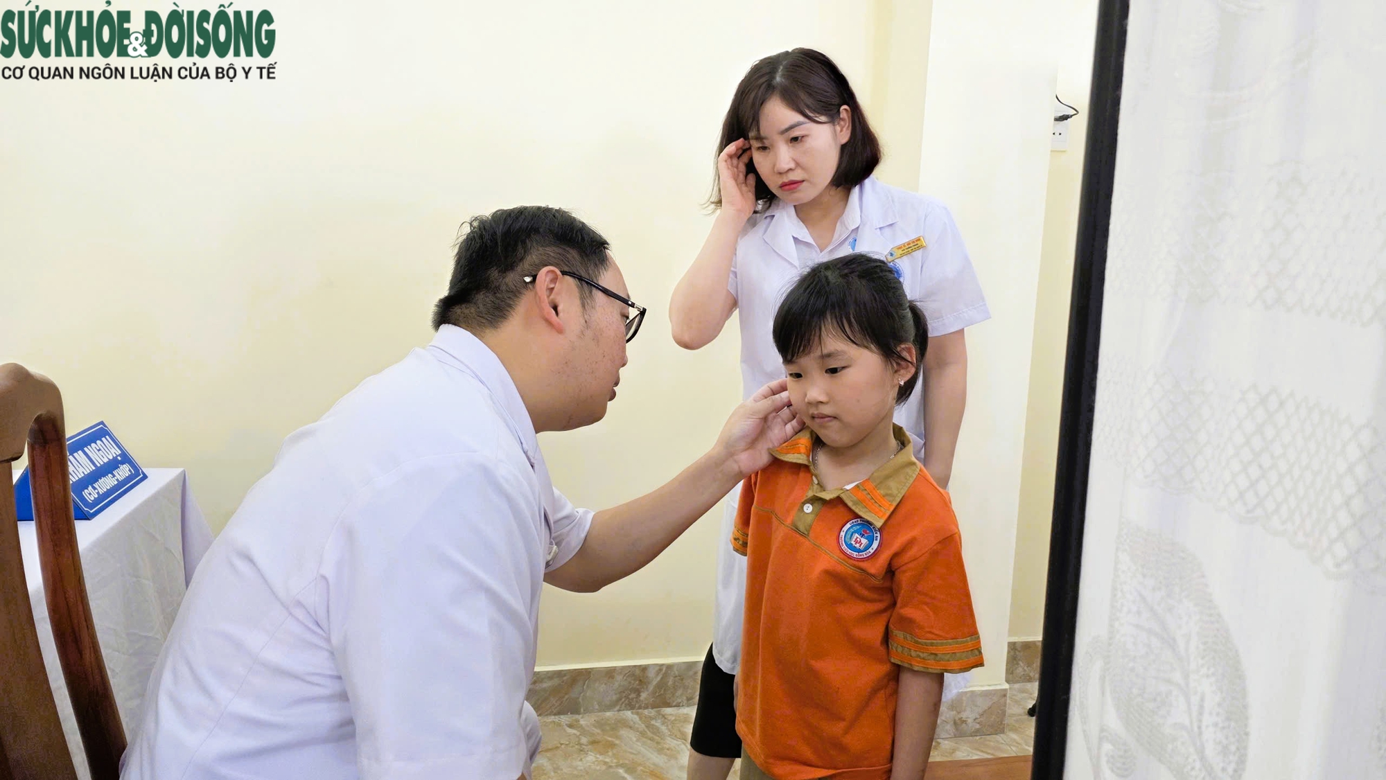 Bệnh viện Nhi Hải Phòng khám sức khỏe miễn phí cho hơn 1000 học sinh tiểu học - Ảnh 6.