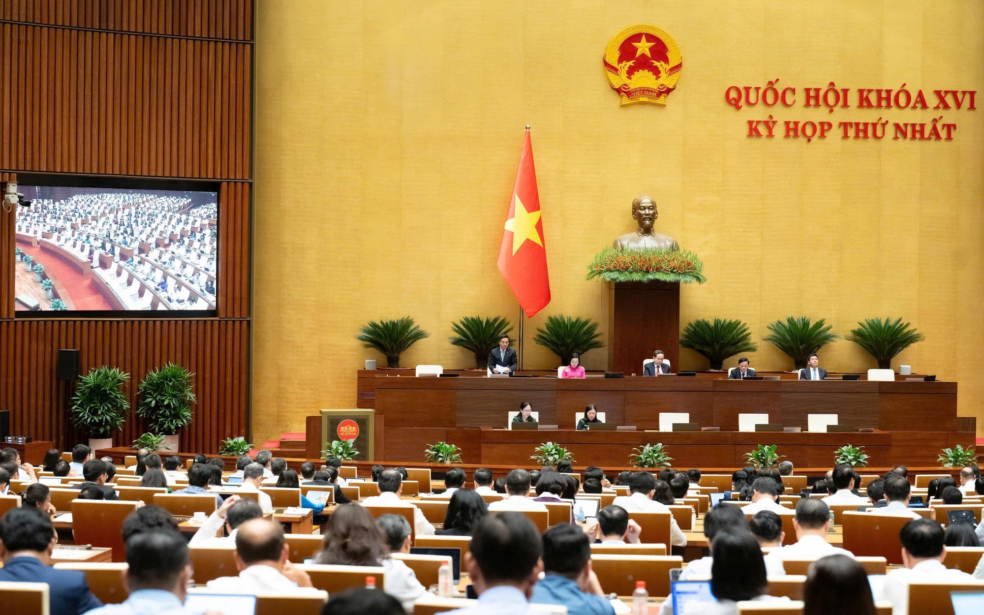Bà Bùi Thị Minh Hoài tiếp tục làm Chủ tịch MTTQ Việt Nam- Ảnh 2.
