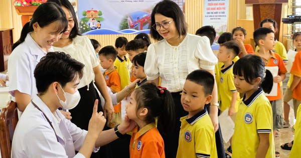 Bệnh viện Nhi Hải Phòng khám sức khỏe miễn phí cho hơn 1000 học sinh tiểu học