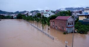 So sánh mô hình AI và con người trong dự báo lũ: Câu trả lời bất ngờ