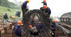 Cận cảnh công trường cầu Vân Phúc chạy đua trước mùa lũ sông Hồng