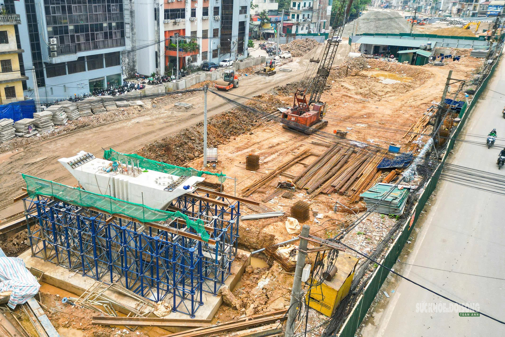 Cầu vượt Vành đai 1 dần thành hình, kỳ vọng giảm áp lực giao thông nội đô- Ảnh 3.