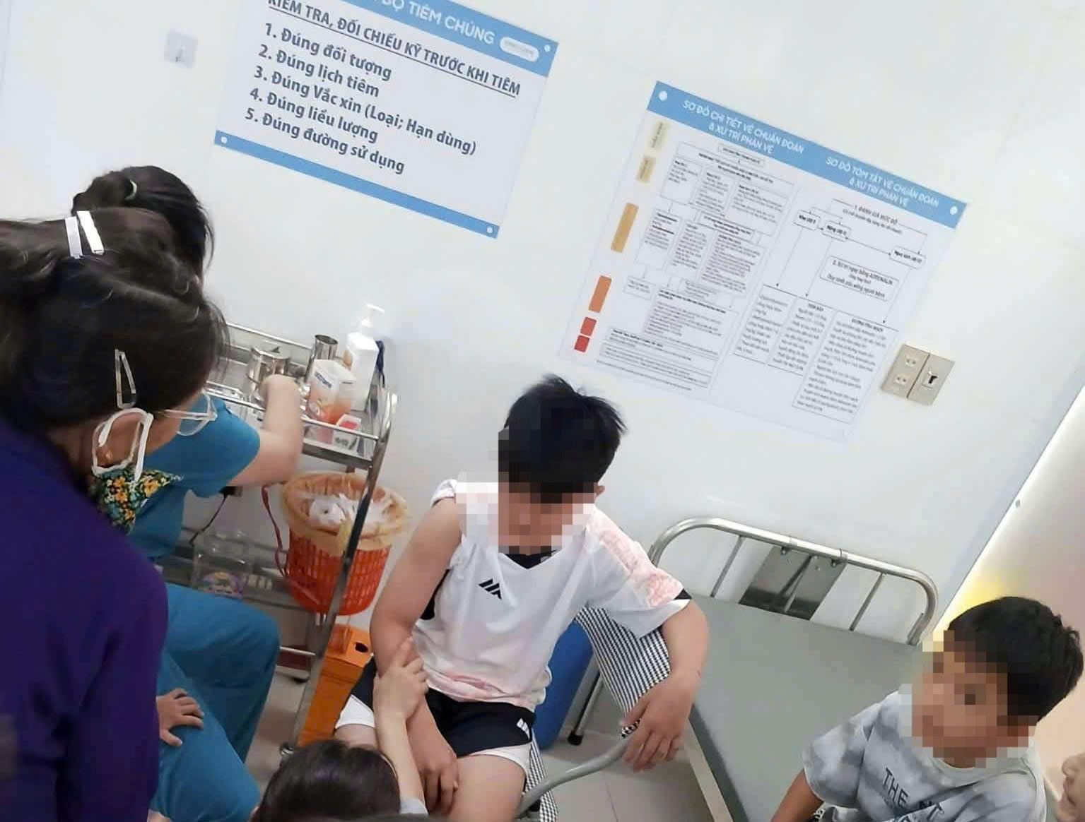 Chó nghi lên cơn dại cắn 6 người liên tiếp, một nạn nhân lộ xương- Ảnh 1.