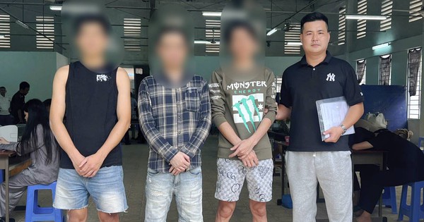 Công an TPHCM bắt giữ 1 đối tượng bị truy nã khi tiếp nhận 4 công dân từ Campuchia