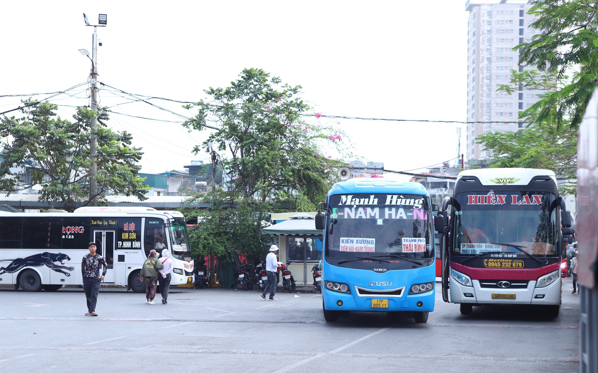 Bến xe Hà Nội tăng 500 xe dịp 30/4, kiểm soát chặt giá vé