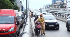 Cục CSGT bác thông tin không xử phạt người nước ngoài vi phạm giao thông tại Việt Nam