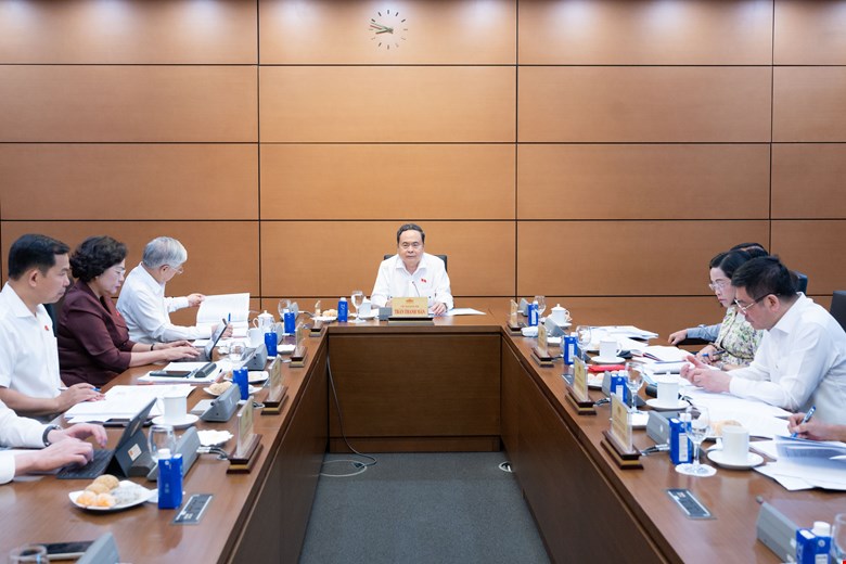 'Muốn đạt mục tiêu tăng trưởng hai con số, Quốc hội phải đi đầu trong đột phá thể chế'- Ảnh 1.