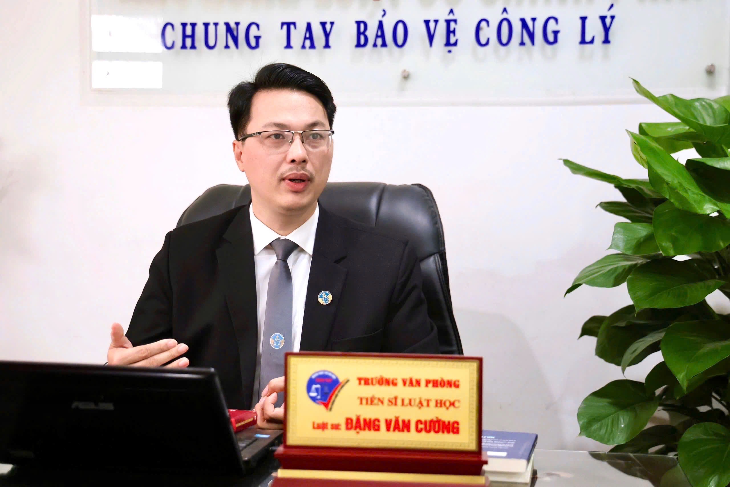 Vụ bé gái 4 tuổi tử vong: Cần xử lý nghiêm hành vi bạo hành trẻ em- Ảnh 2.