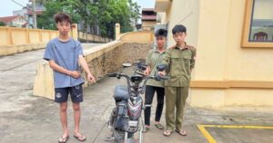 Bắt nhanh nhóm thiếu niên dùng vũ lực, cướp đèn xe đạp điện
