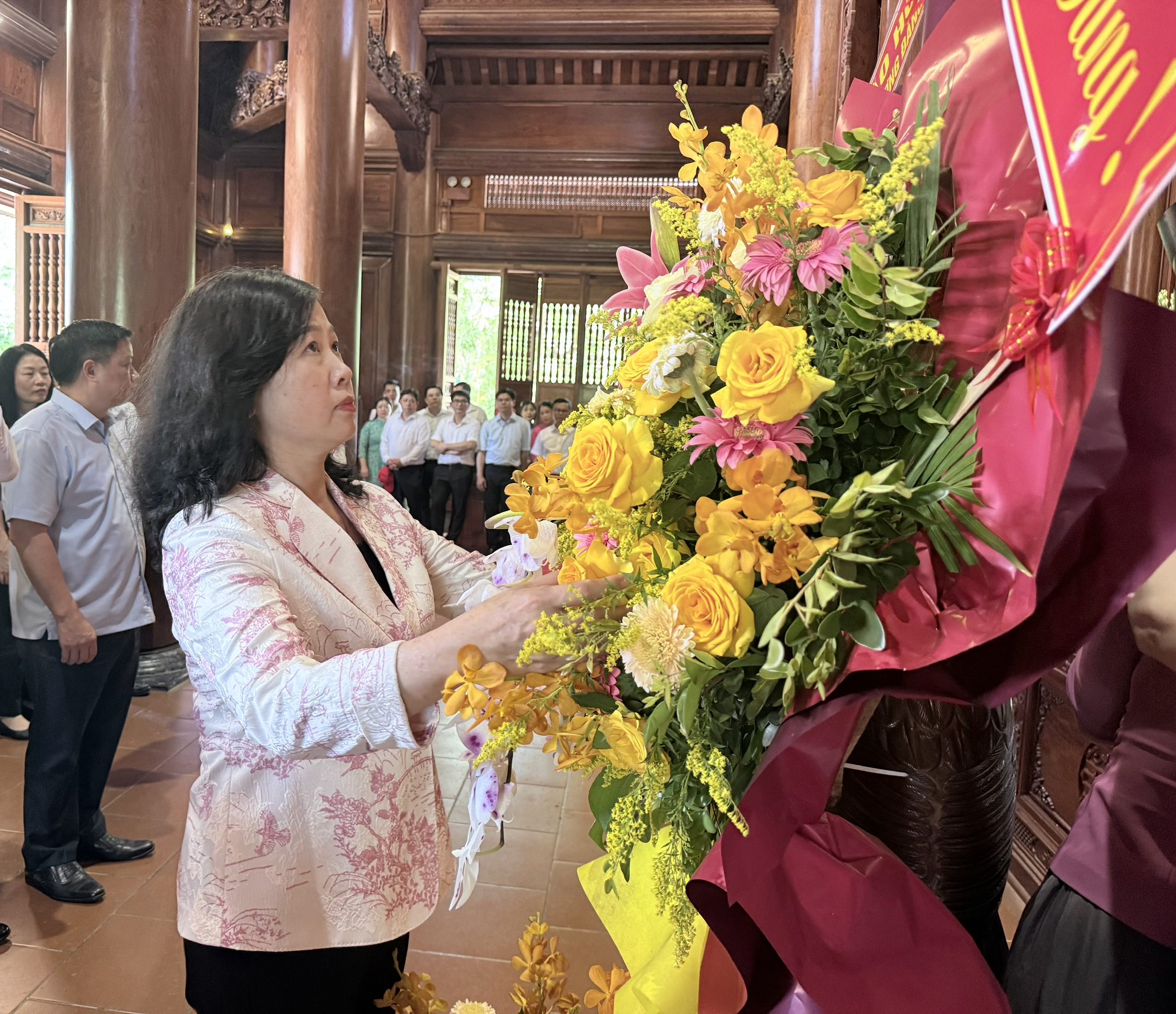 Bộ trưởng Bộ Y tế Đào Hồng Lan dâng hương tưởng niệm Chủ tịch Hồ Chí Minh- Ảnh 2. Bộ trưởng Bộ Y tế Đào Hồng Lan dâng hương tưởng niệm Chủ tịch Hồ Chí Minh- Ảnh 2.